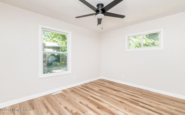 301 Summit Ct, Louisville, KY 40243