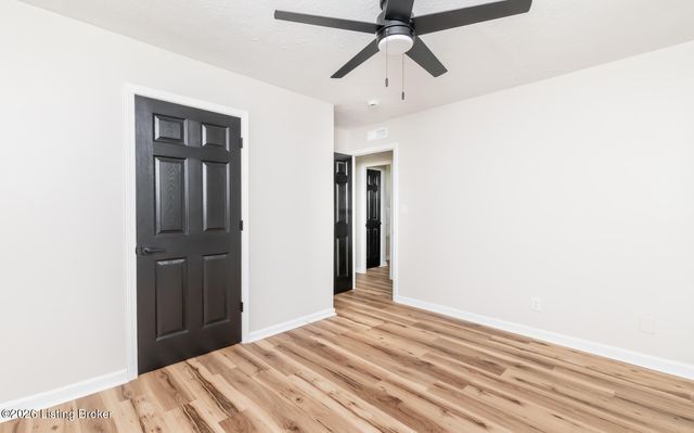 301 Summit Ct, Louisville, KY 40243