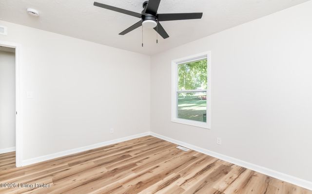 301 Summit Ct, Louisville, KY 40243