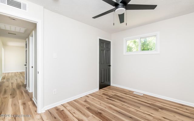 301 Summit Ct, Louisville, KY 40243