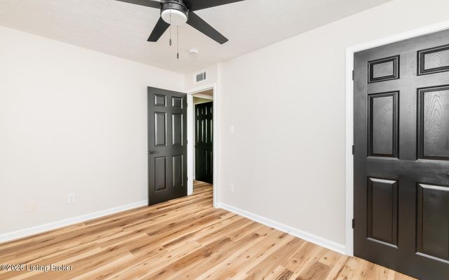 301 Summit Ct, Louisville, KY 40243