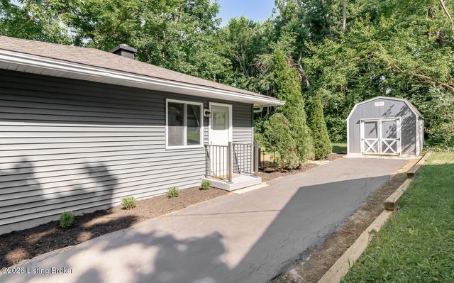 301 Summit Ct, Louisville, KY 40243