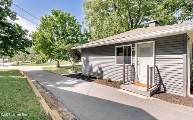 301 Summit Ct, Louisville, KY 40243