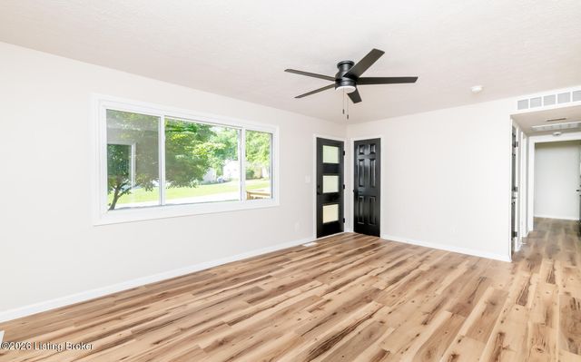 301 Summit Ct, Louisville, KY 40243