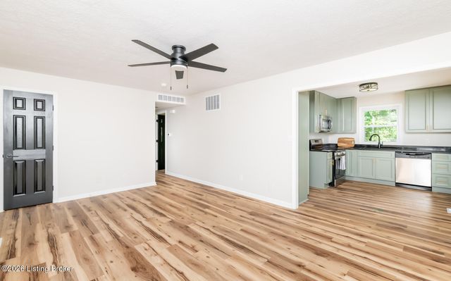 301 Summit Ct, Louisville, KY 40243