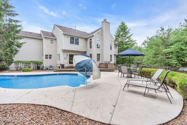 329 Valley View Circle, Freehold, NJ 07728