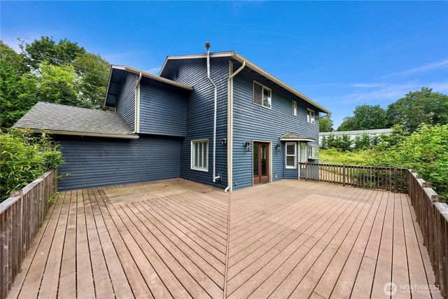 3192 Santa Fe Court, Camano Island, WA 98282