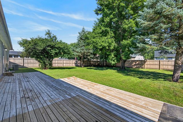 16 Sherwick Road, Oswego, IL 60543