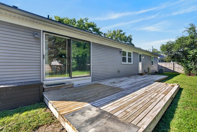 16 Sherwick Road, Oswego, IL 60543