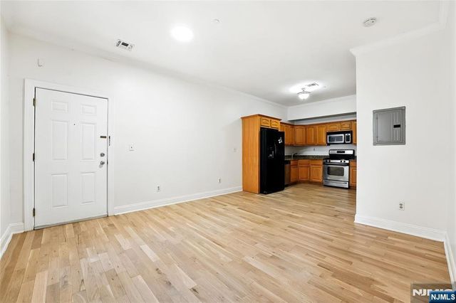 85 Broadway 1E, Jersey City, NJ 07306
