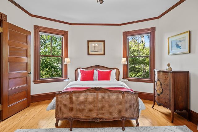 8 Cypress Rd, Wellesley, MA 02481