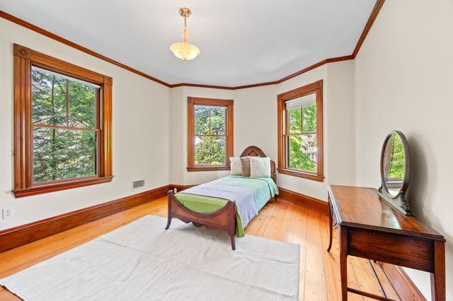 8 Cypress Rd, Wellesley, MA 02481