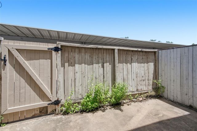 2120 Wilcrest Drive 108, Houston, TX 77042