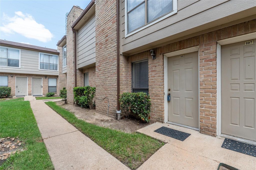 2120 Wilcrest Drive 108, Houston, TX 77042