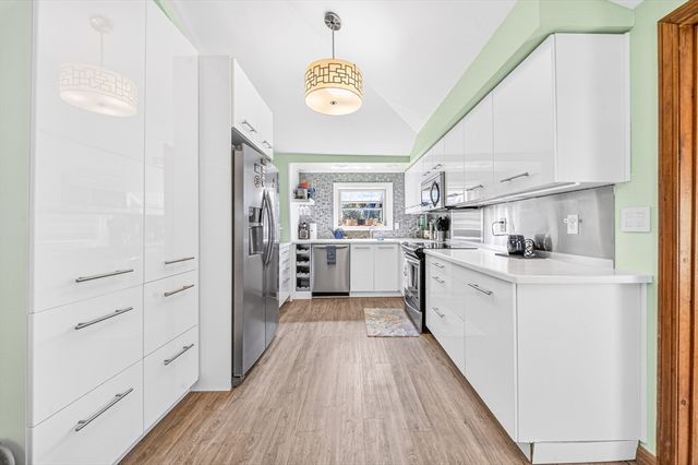 13 Mulcahy Lane, Billerica, MA 01821