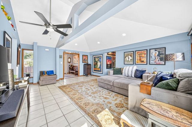 13 Mulcahy Lane, Billerica, MA 01821