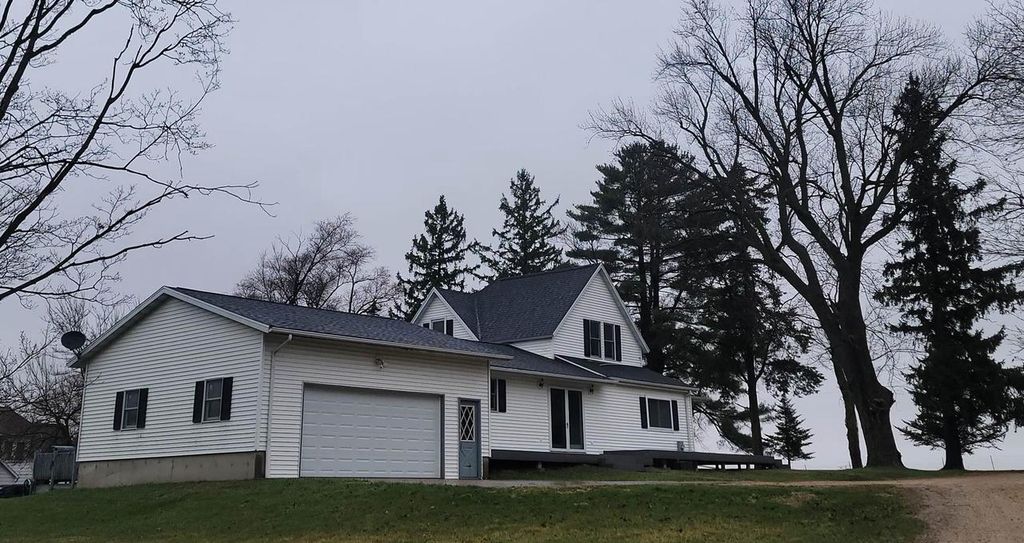 1557 Old Lancaster Road, Platteville, WI 53818