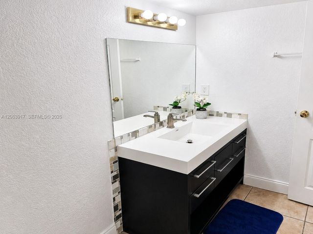 5201 Geneva Way 202, Doral, FL 33166