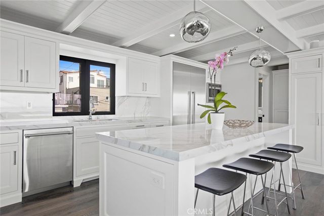 511 Bayview Drive, Manhattan Beach, CA 90266