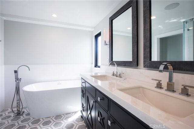 511 Bayview Drive, Manhattan Beach, CA 90266