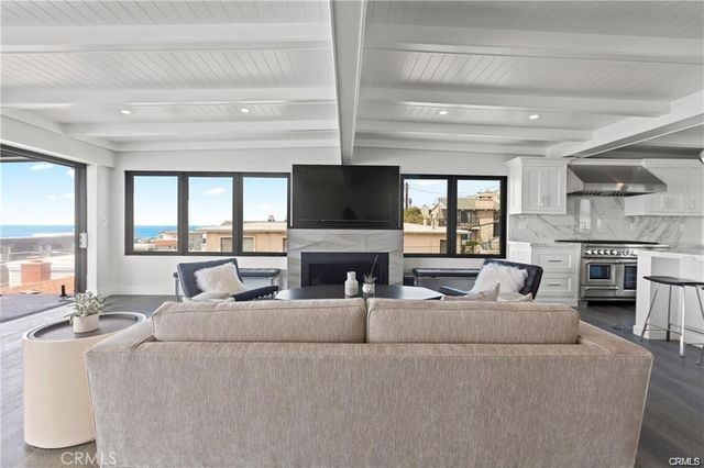 511 Bayview Drive, Manhattan Beach, CA 90266