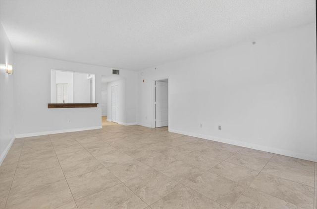 800 Uno Lago Drive 102, Juno Beach, FL 33408