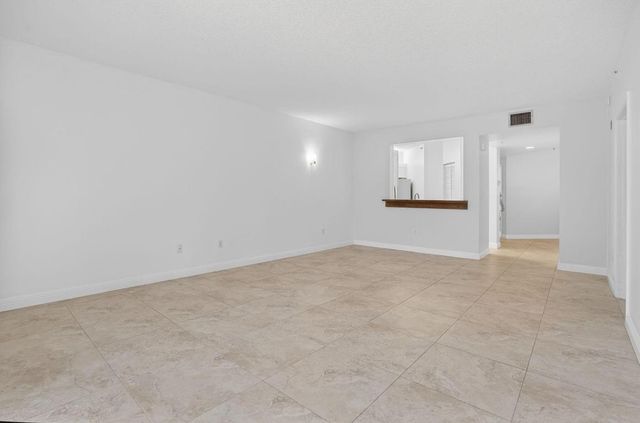 800 Uno Lago Drive 102, Juno Beach, FL 33408