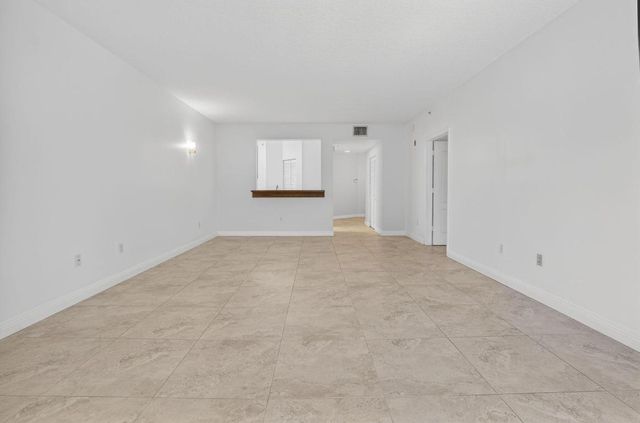 800 Uno Lago Drive 102, Juno Beach, FL 33408