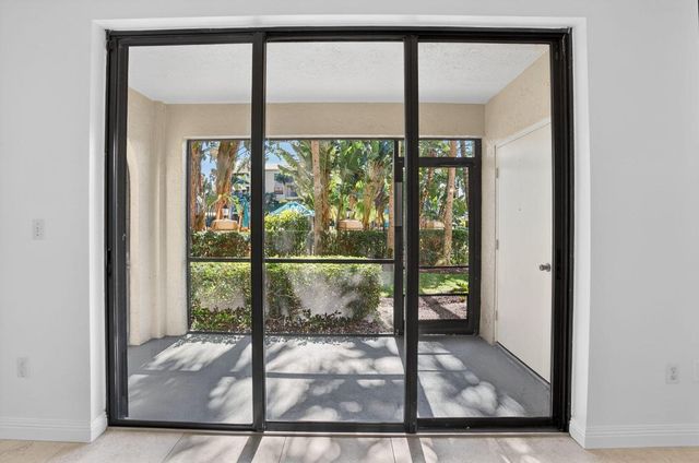 800 Uno Lago Drive 102, Juno Beach, FL 33408