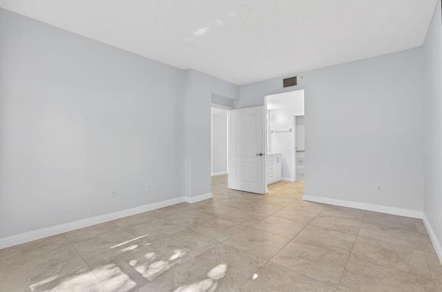 800 Uno Lago Drive 102, Juno Beach, FL 33408