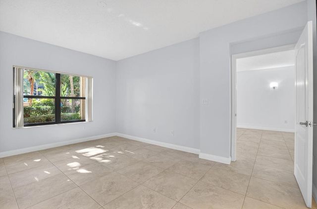 800 Uno Lago Drive 102, Juno Beach, FL 33408