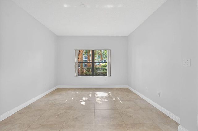 800 Uno Lago Drive 102, Juno Beach, FL 33408