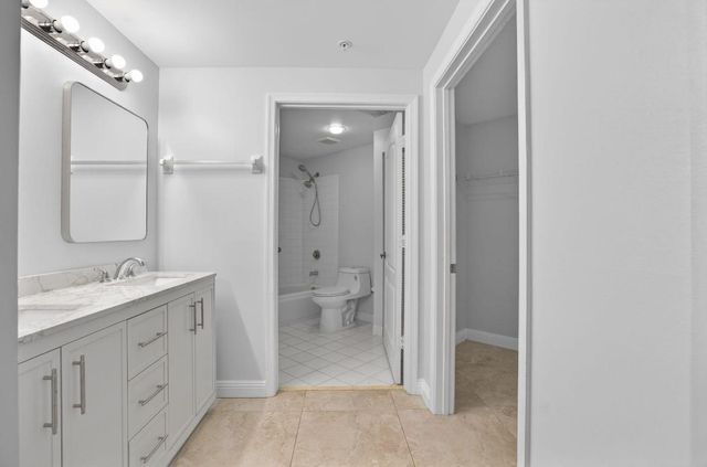 800 Uno Lago Drive 102, Juno Beach, FL 33408