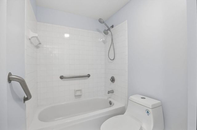 800 Uno Lago Drive 102, Juno Beach, FL 33408