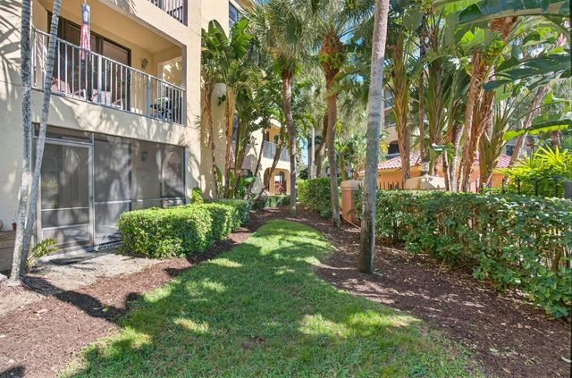 800 Uno Lago Drive 102, Juno Beach, FL 33408