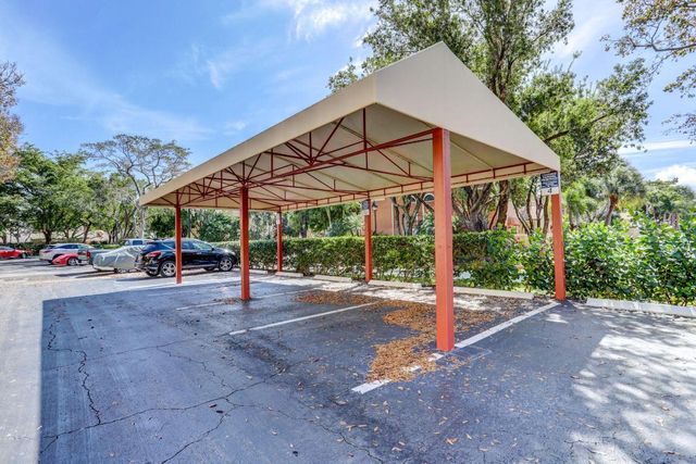 800 Uno Lago Drive 102, Juno Beach, FL 33408