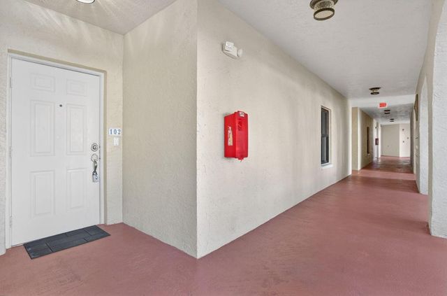 800 Uno Lago Drive 102, Juno Beach, FL 33408