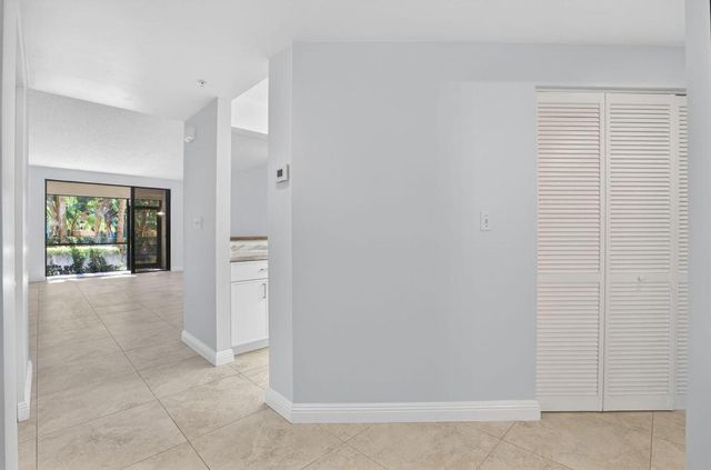 800 Uno Lago Drive 102, Juno Beach, FL 33408