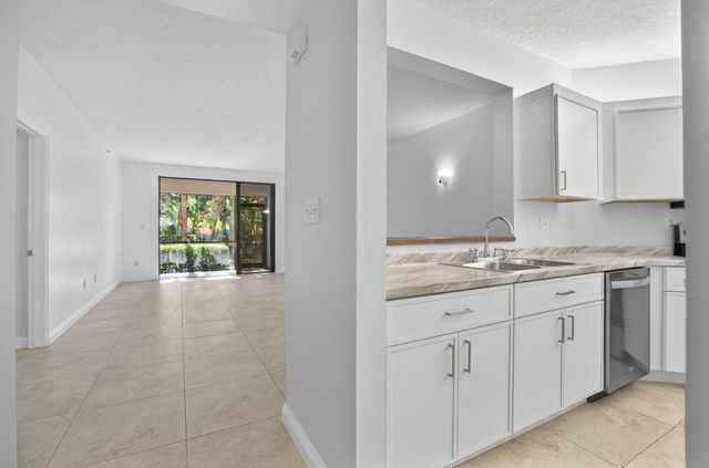 800 Uno Lago Drive 102, Juno Beach, FL 33408