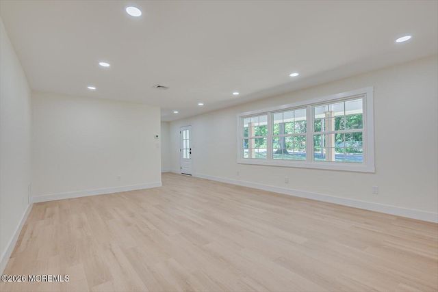 300 E Chestnut Avenue, Metuchen, NJ 08840