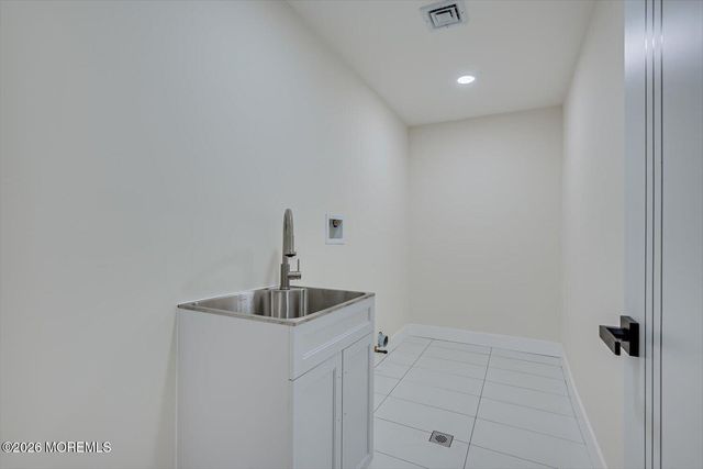 300 E Chestnut Avenue, Metuchen, NJ 08840