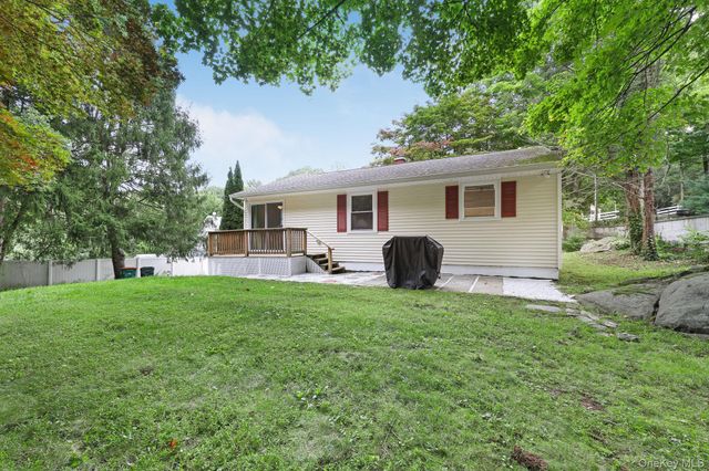 13 Arbutus Street, Putnam Valley, NY 10579