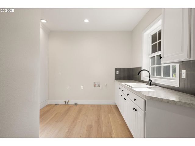 351 Nw ALDER St, Dundee, OR 97115