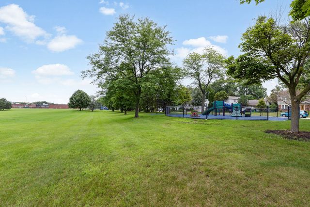 1054 Alden Lane, Buffalo Grove, IL 60089