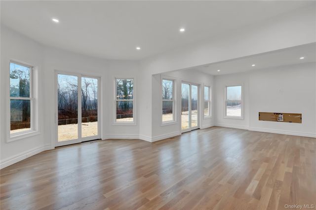 26 Estates Circle, Melville, NY 11747
