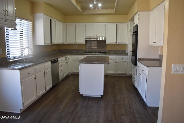 325 Rainbow, Palmdale, CA 93551