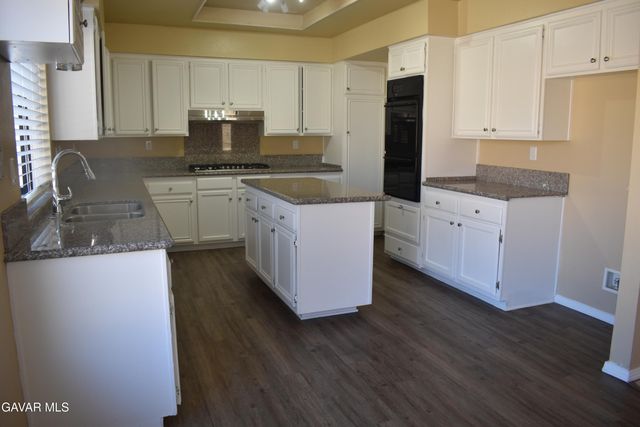 325 Rainbow, Palmdale, CA 93551