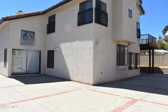 325 Rainbow, Palmdale, CA 93551