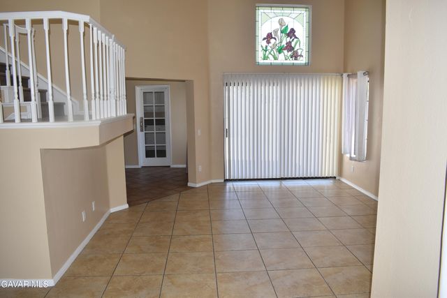 325 Rainbow, Palmdale, CA 93551