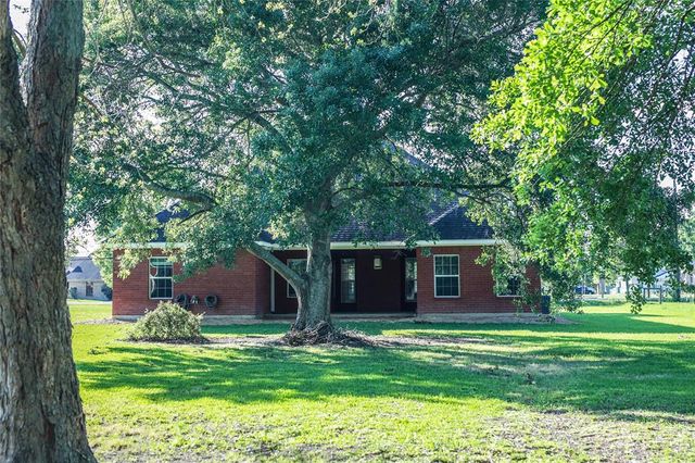 5468 Hogaboom Road, Groves, TX 77619